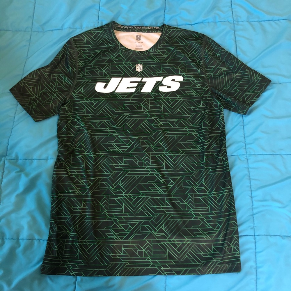 Green athletic Jets tee youth XL